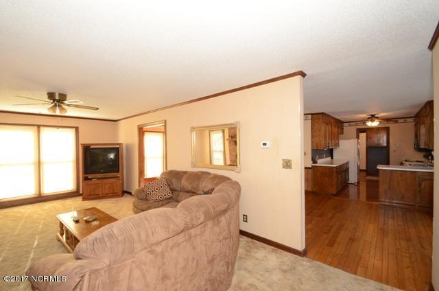 206 Country Club Blvd