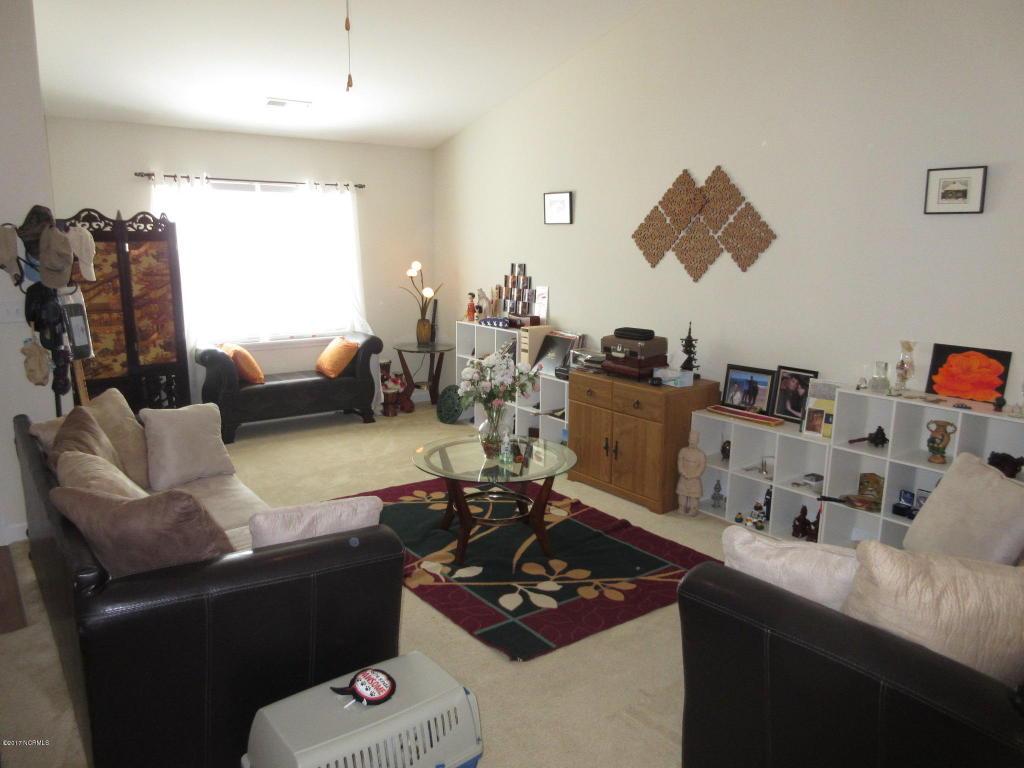 103 Greencrest Cir