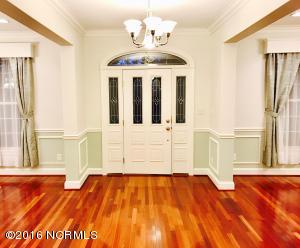 221 Yale Cir
