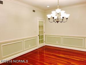 221 Yale Cir