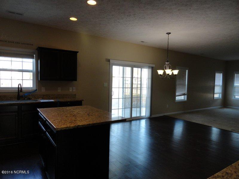 104 Foxberry Pl