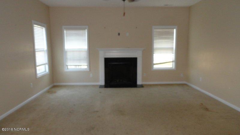 104 Foxberry Pl