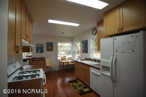 407 Sandy Point Rd