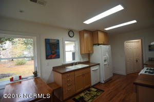 407 Sandy Point Rd