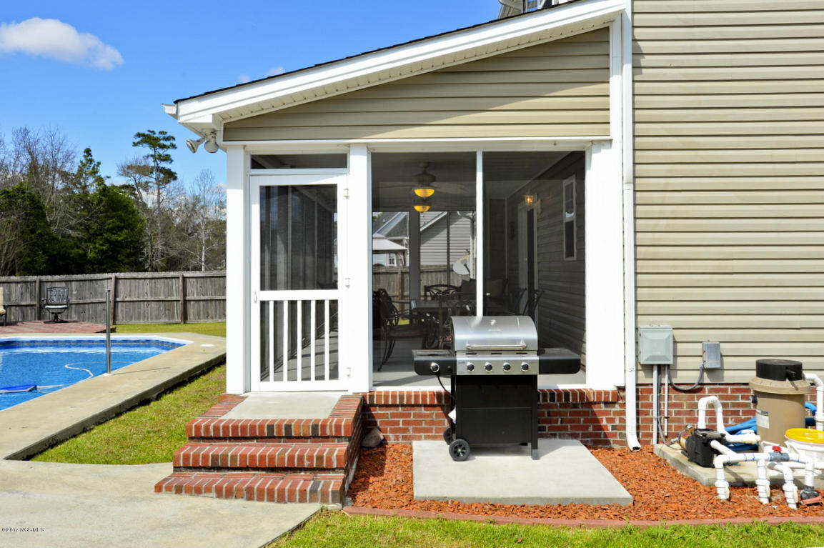 115 Forest Ln