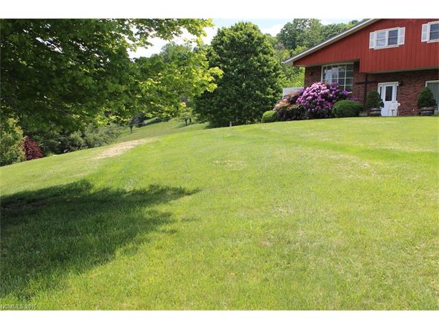 For Sale: 100 Summer Breeze Ln Burnsville, NC 28714