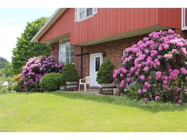 For Sale: 100 Summer Breeze Ln Burnsville, NC 28714