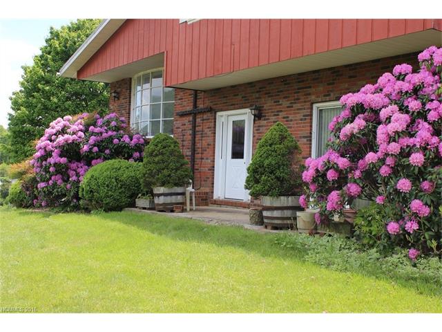 For Sale: 100 Summer Breeze Ln Burnsville, NC 28714