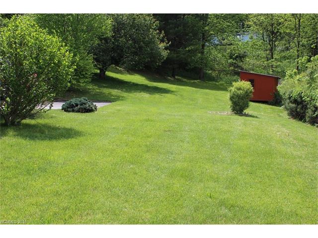 For Sale: 100 Summer Breeze Ln Burnsville, NC 28714
