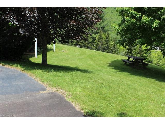 For Sale: 100 Summer Breeze Ln Burnsville, NC 28714