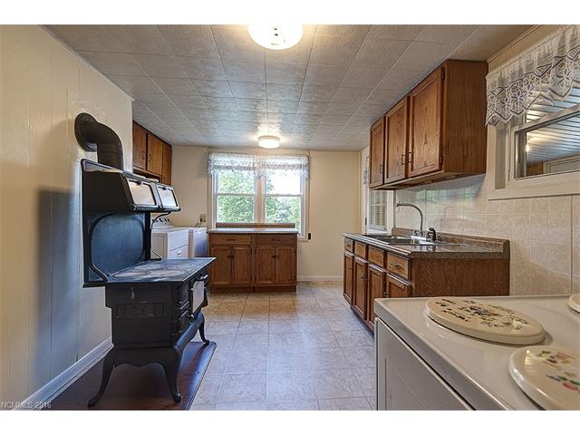 For Sale: 132 Cresent Loop Canton, NC 28716