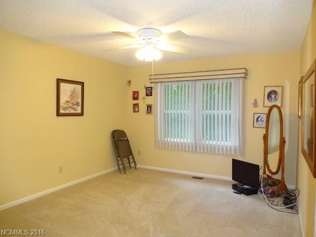 For Sale: 26 Pine Oak Cir #APT 306 Etowah, NC 28729