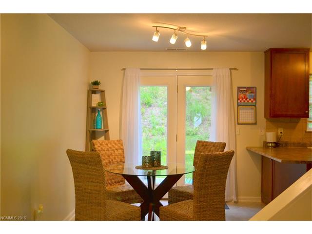 For Sale: 244 Farington Cir #APT 124 Fletcher, NC 28732