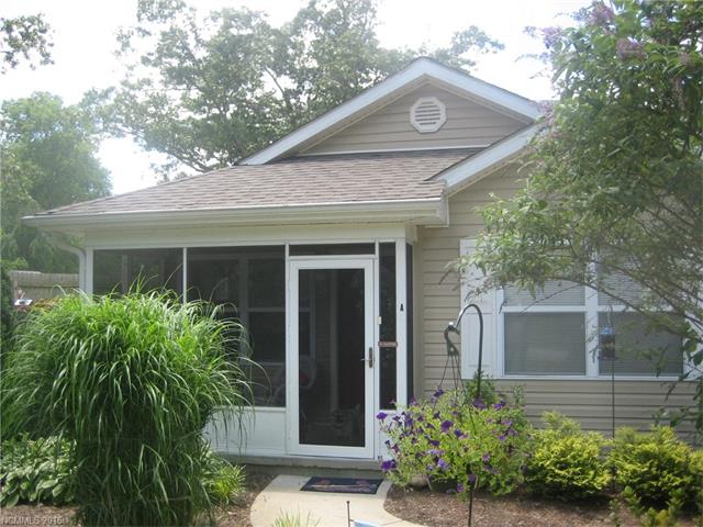 For Sale: 809 S Whitted St Hendersonville, NC 28739