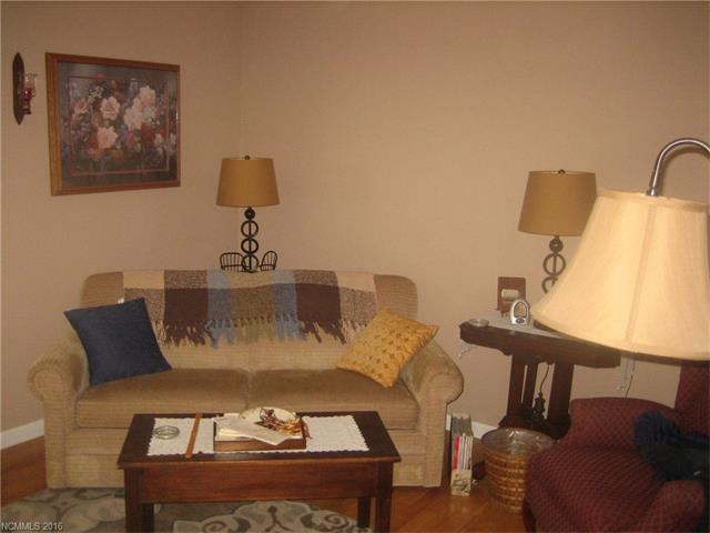 For Sale: 809 S Whitted St Hendersonville, NC 28739