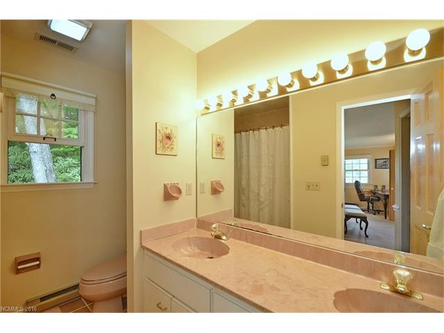 For Sale: 821 Summit Dr Maggie Valley, NC 28751