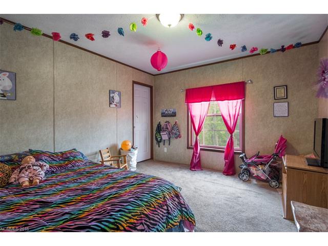 For Sale: 140 Ladybug Ln #APT 8 Penrose, NC 28766