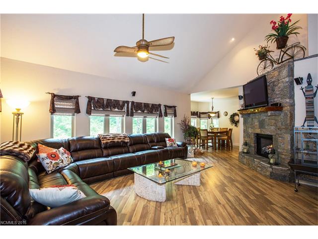 For Sale: 1082 Apple Creek Rd Waynesville, NC 28786