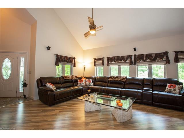 For Sale: 1082 Apple Creek Rd Waynesville, NC 28786