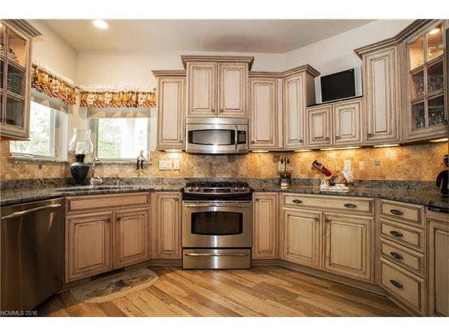 For Sale: 1082 Apple Creek Rd Waynesville, NC 28786