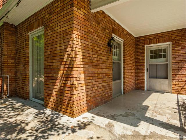 For Sale: 1724 Haywood Rd Hendersonville, NC 28791