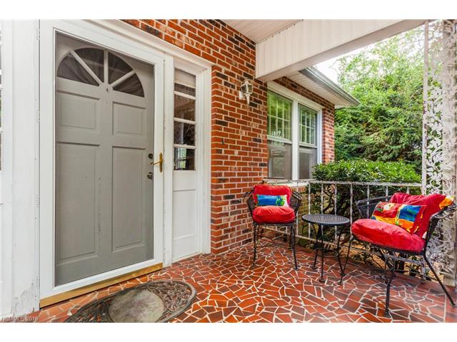 318 Regal St