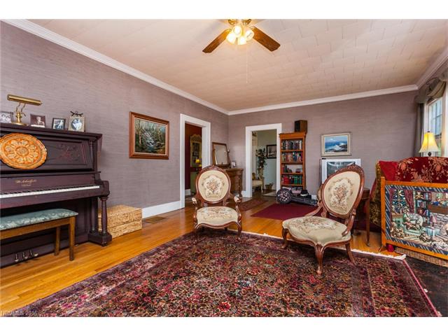 318 Regal St