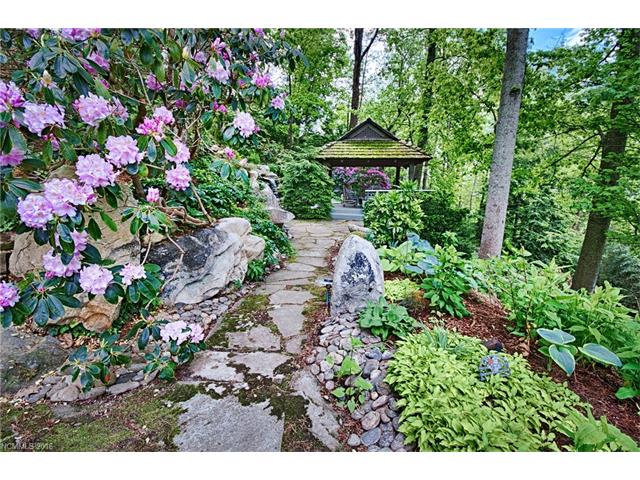 For Sale: 44 Westhaven Dr Asheville, NC 28804