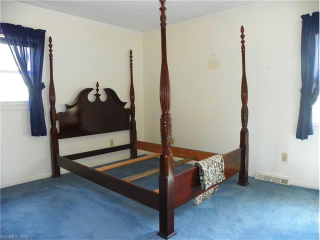 9 Lancelot Ln