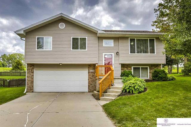 827 S 16 St