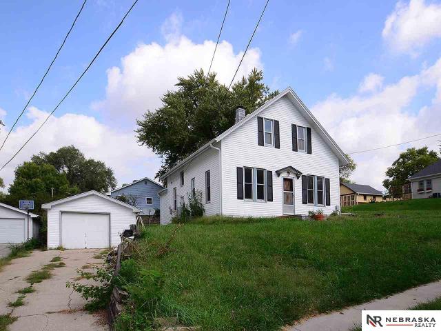 827 S 16 St