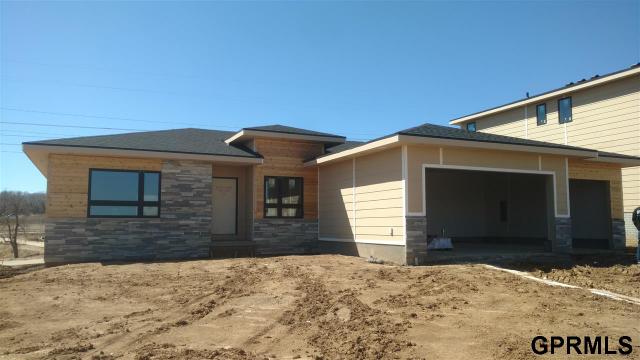 2202 N 188th Ter