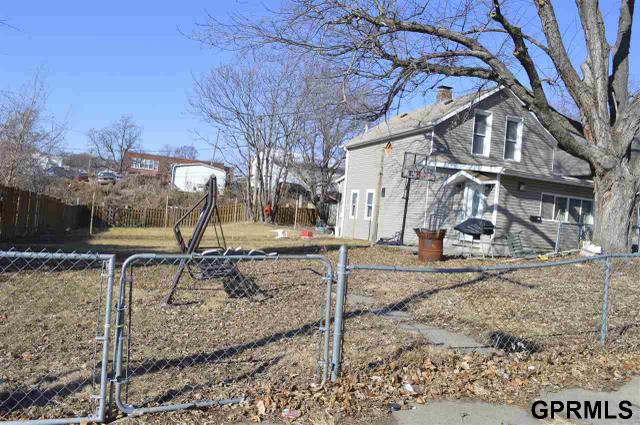 2702 S 12 St