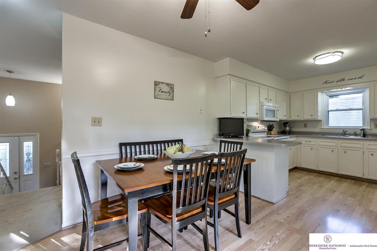 1306 N 95 St