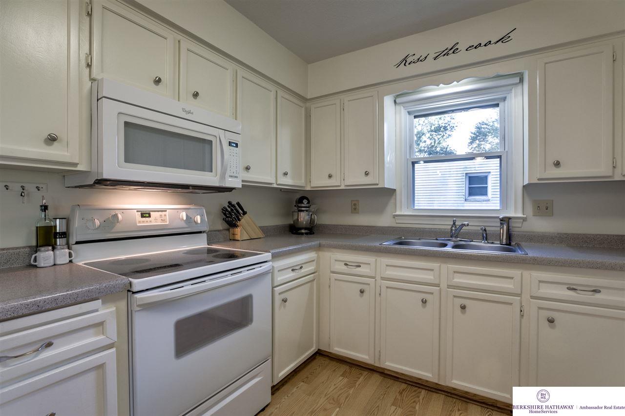 1306 N 95 St