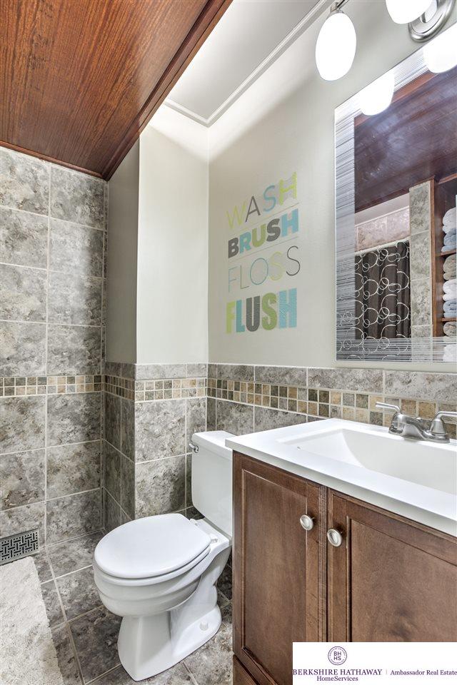 1306 N 95 St