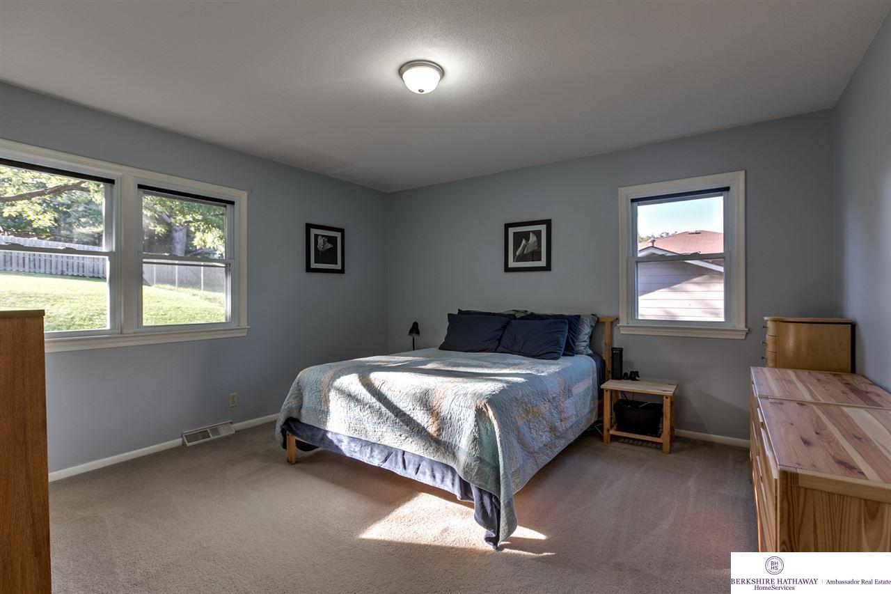1306 N 95 St