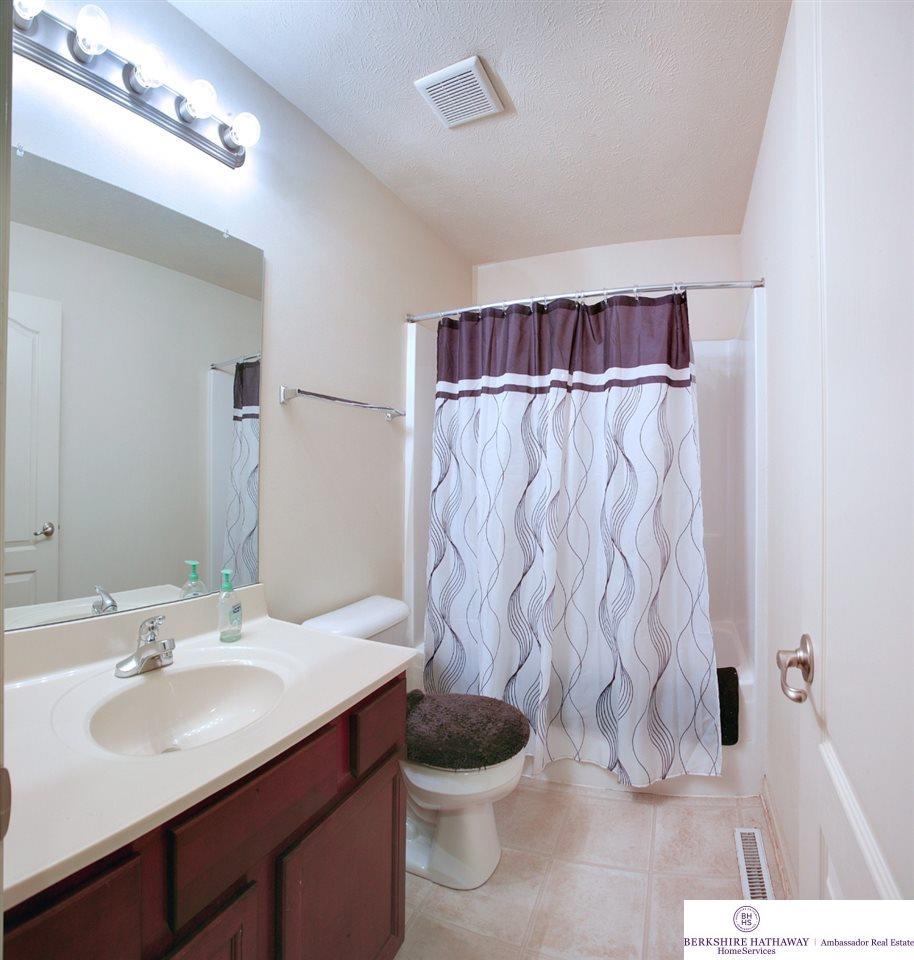 7391 N 77 St