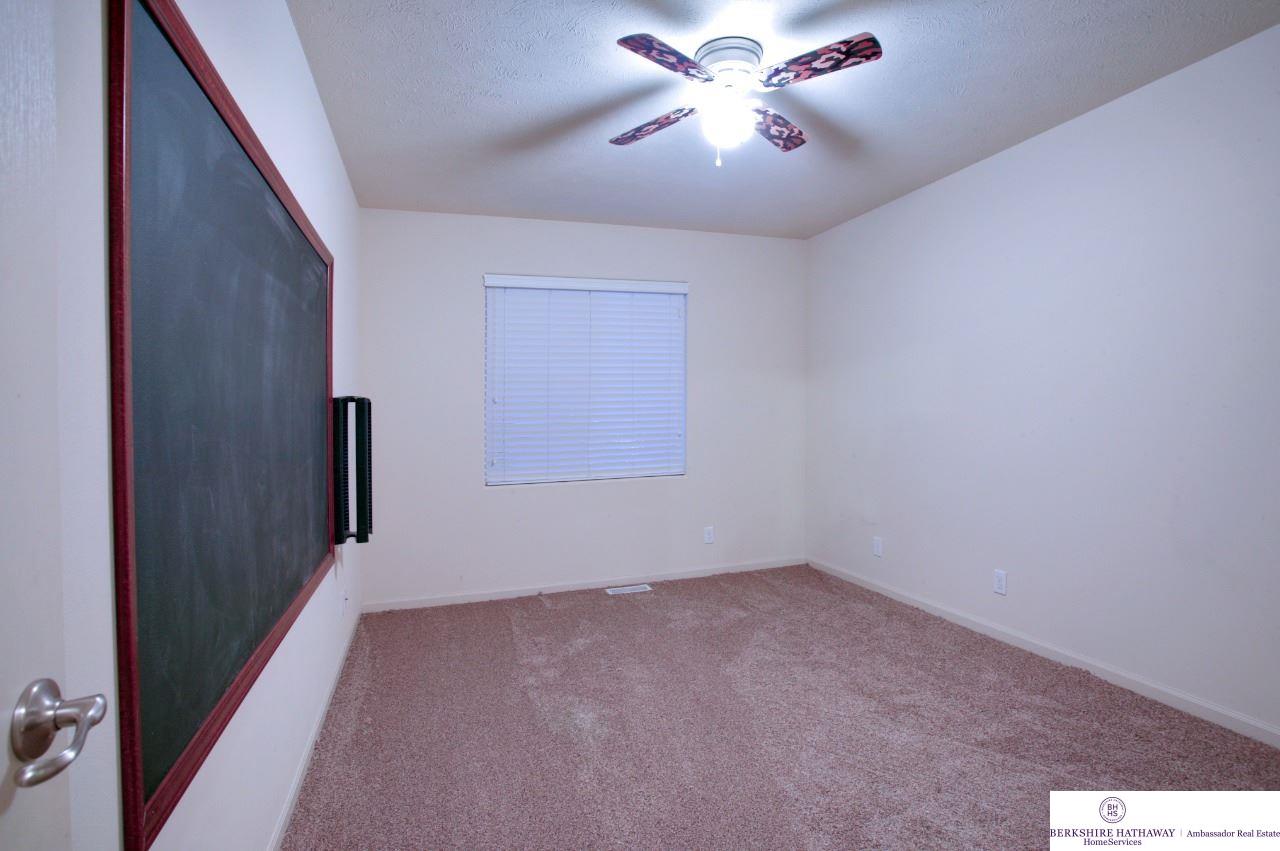 7391 N 77 St