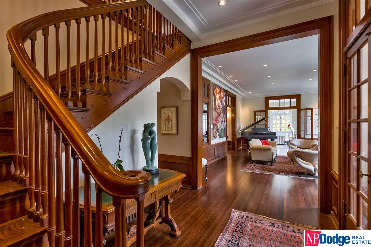 302 S 56 St