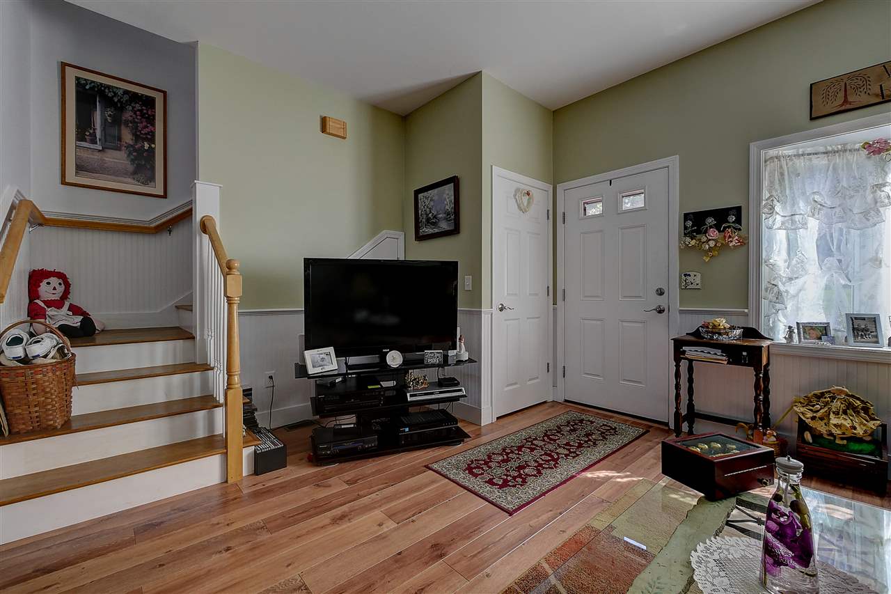 17 Lakeside St