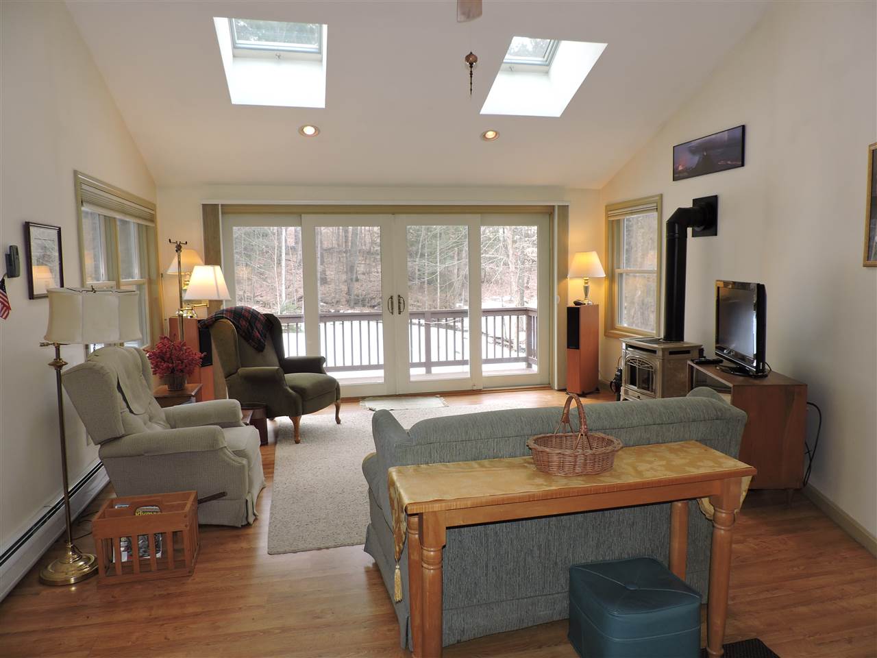 10 Adonis Ct