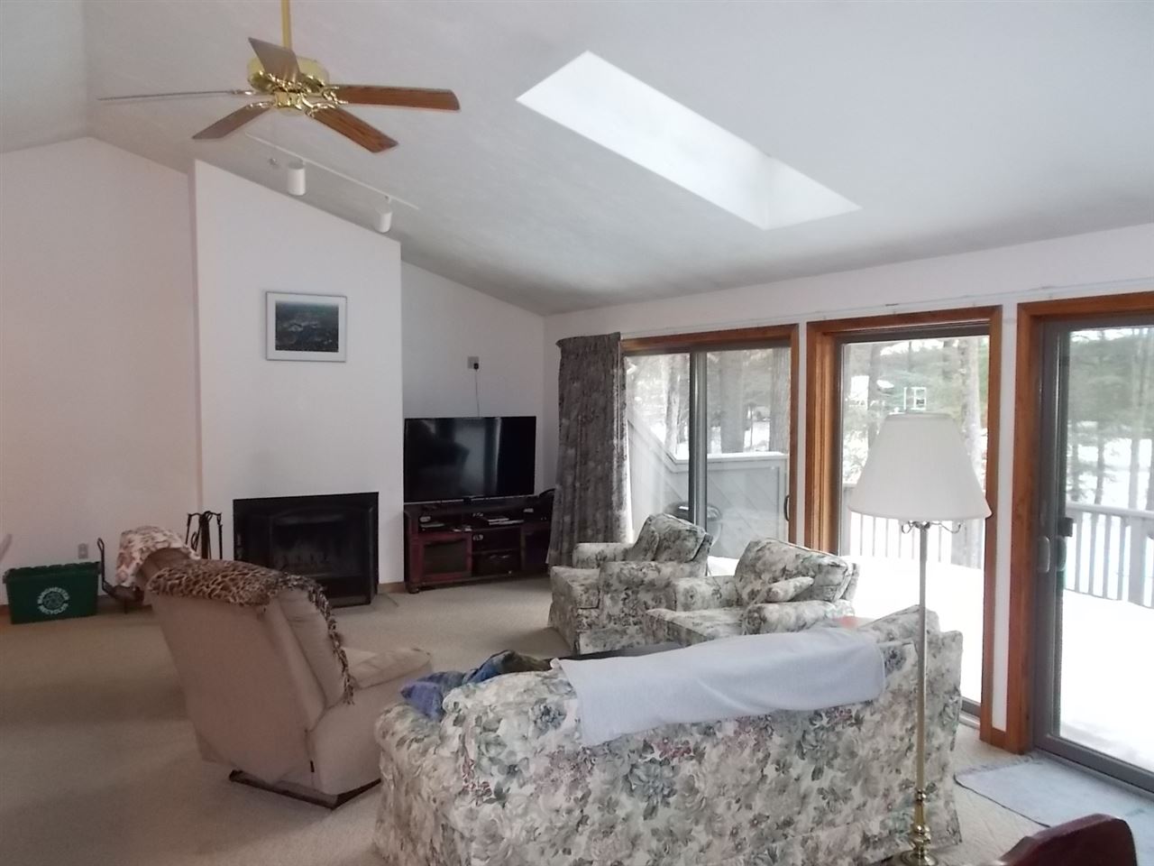 216 Thompson Rd