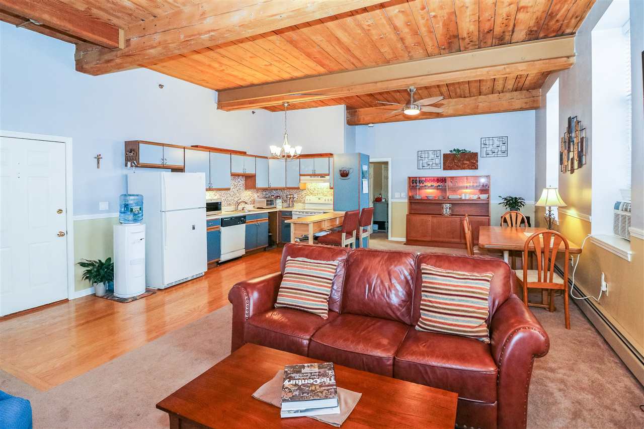 156 Front St #306