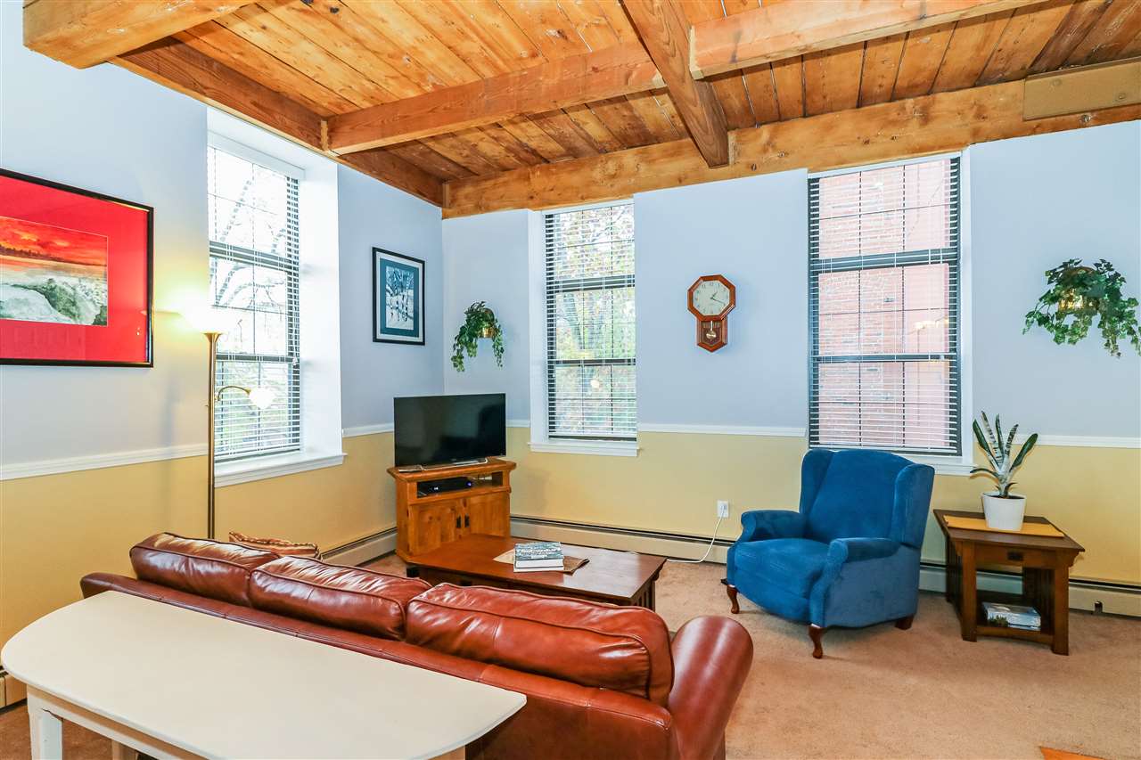 156 Front St #306