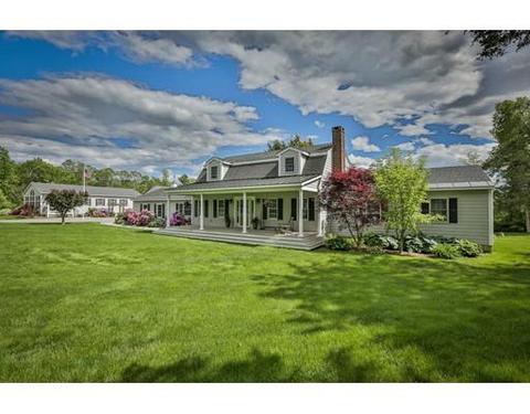 8 Beau Monde Dr