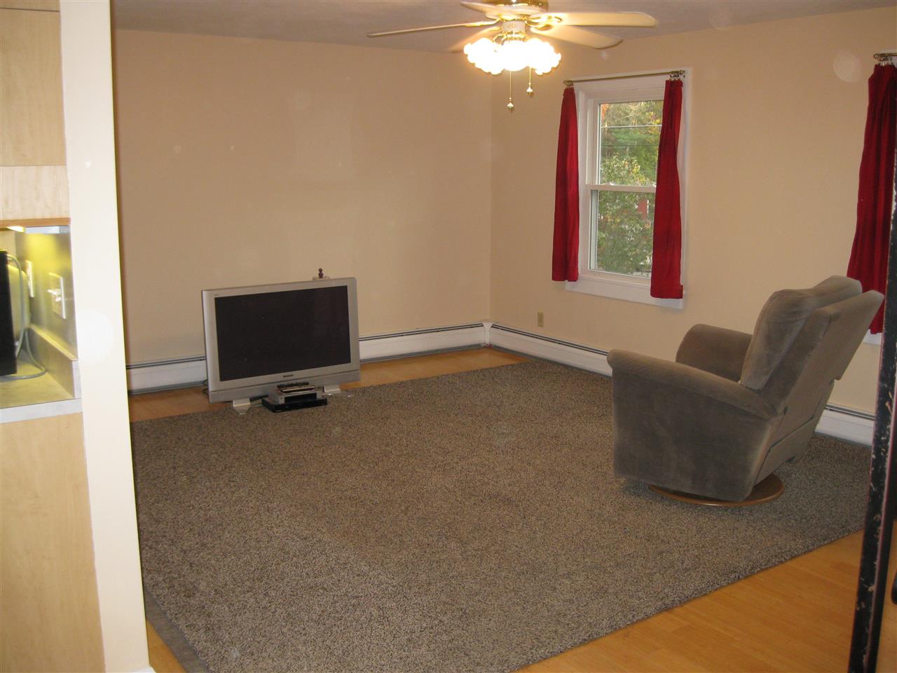 18 Yvonne St