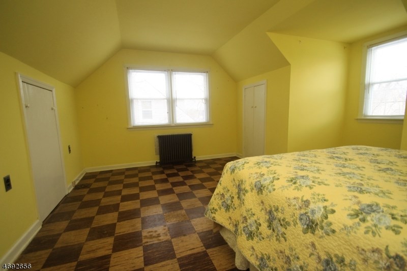 18 Spruce Ave