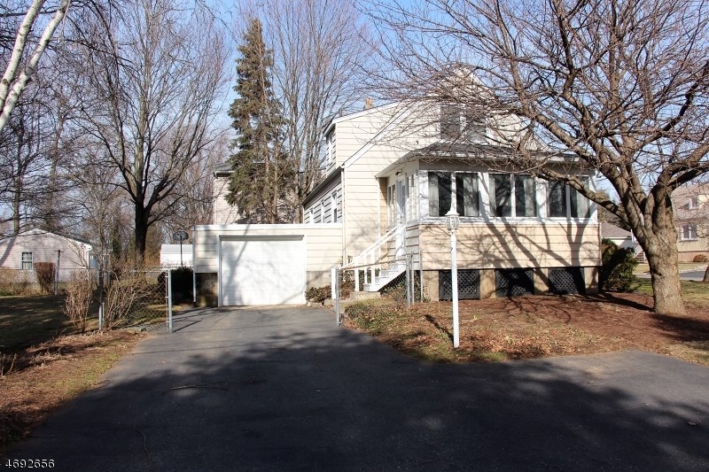 18 Spruce Ave