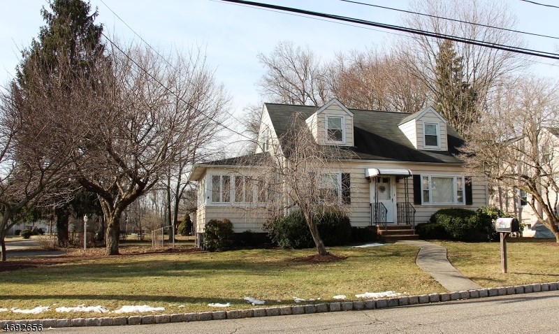 18 Spruce Ave